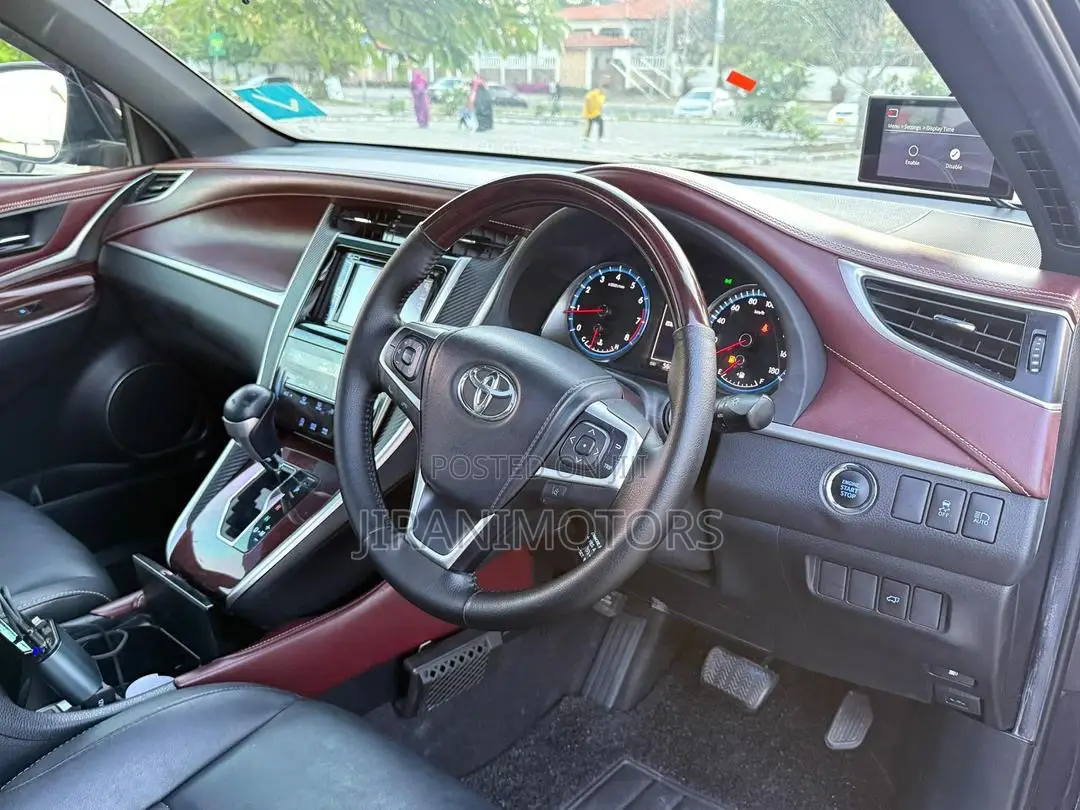 Toyota Harrier 2.0 2015 Black