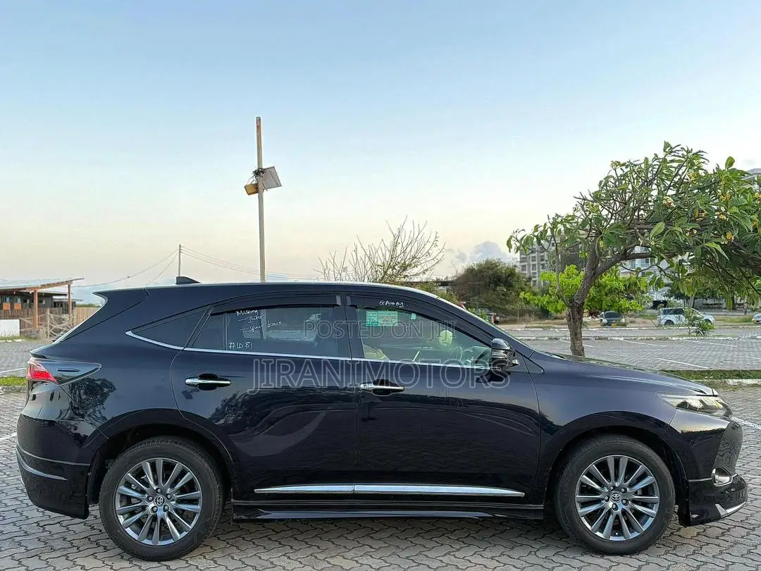 Toyota Harrier 2.0 2015 Black