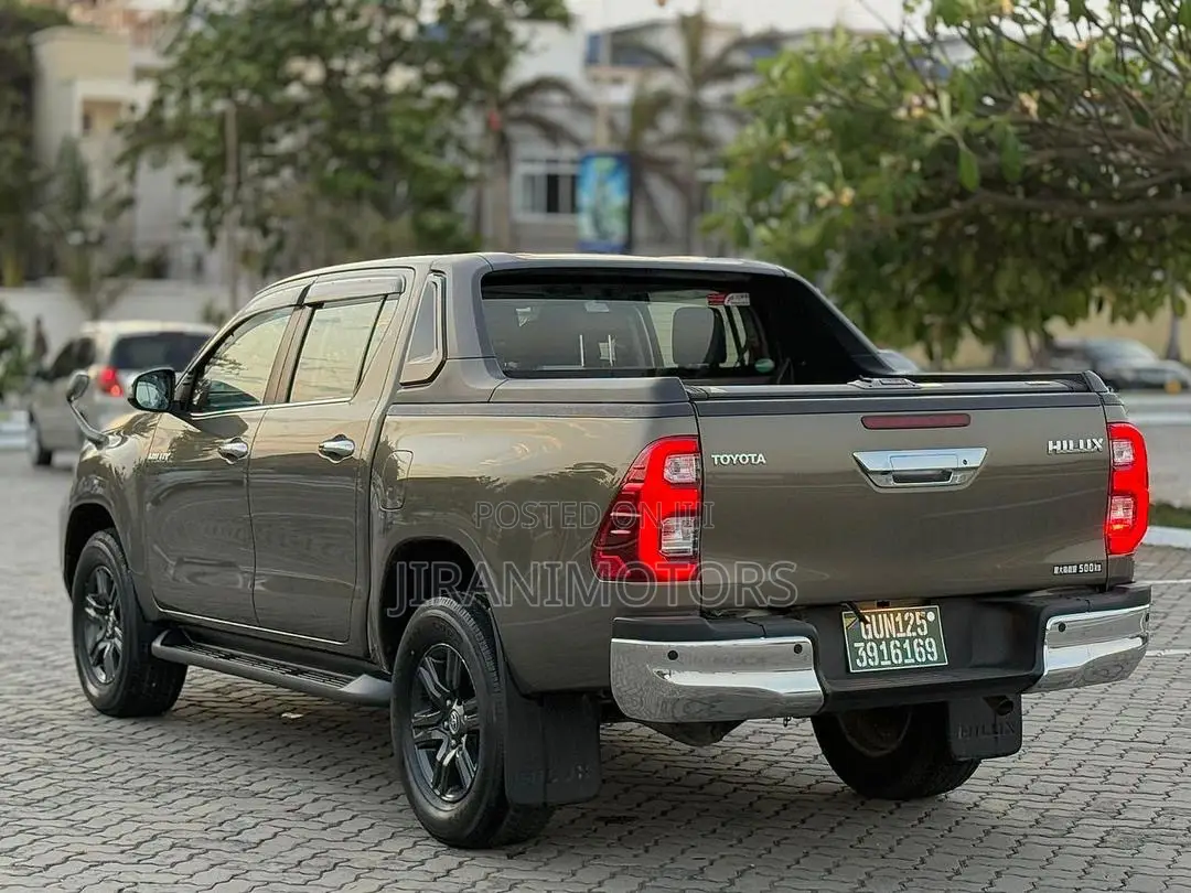 Toyota Hilux Revo Double Cab Deisel 2.4 AWD 2022 Gray