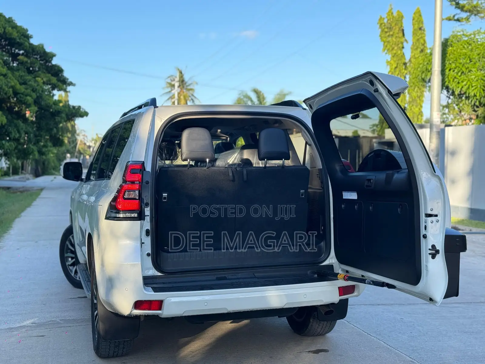Toyota Land Cruiser Prado 2.8 2023 White