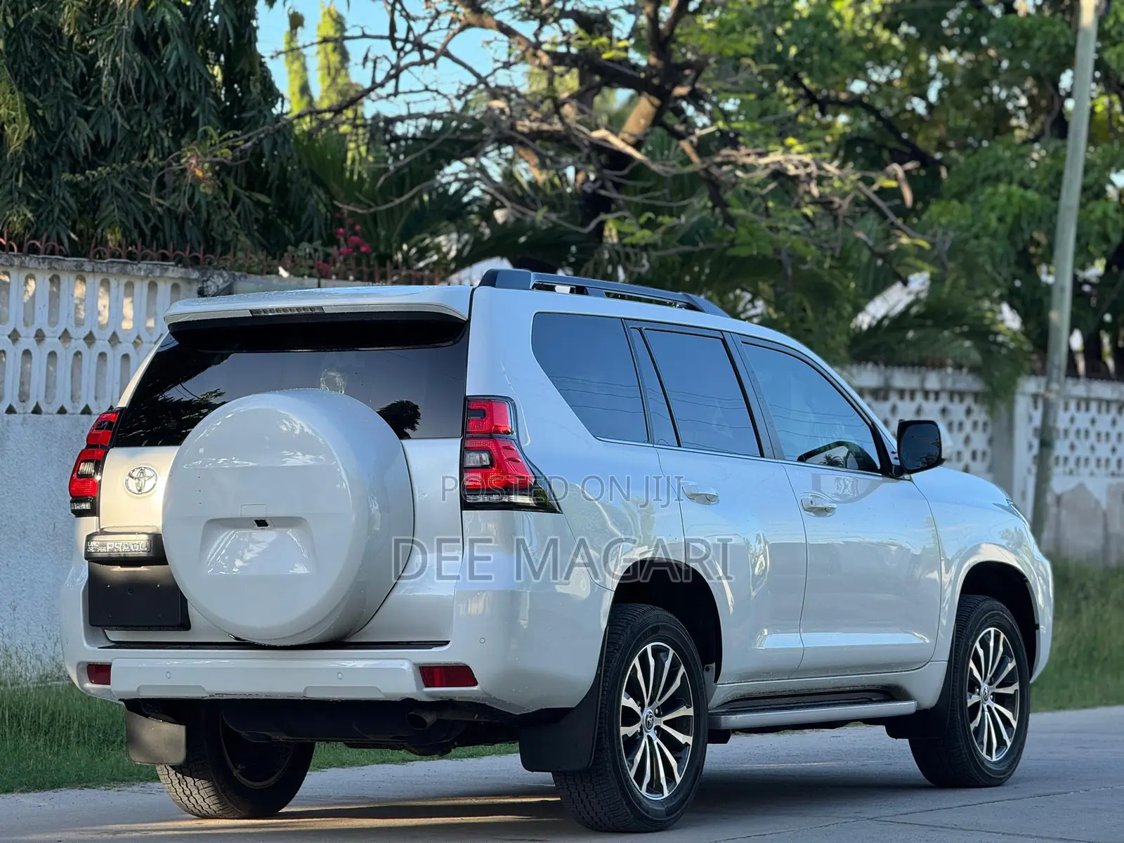 Toyota Land Cruiser Prado 2.8 2023 White