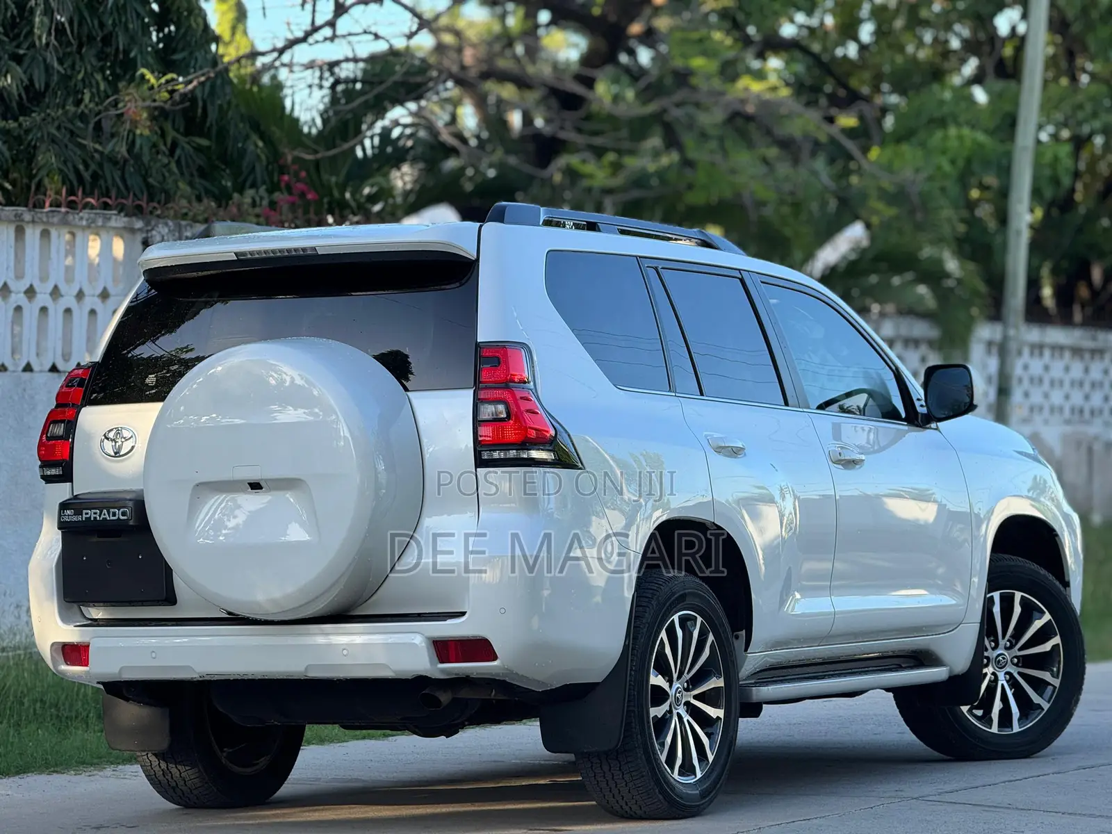 Toyota Land Cruiser Prado 2.8 2023 White