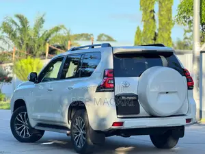 Toyota Land Cruiser Prado 2.8 2023 White