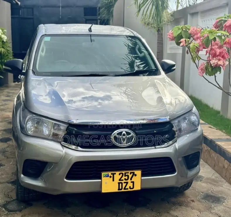 Toyota Hilux 2017 Gray