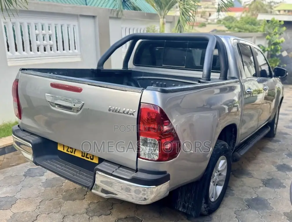 Toyota Hilux 2017 Gray