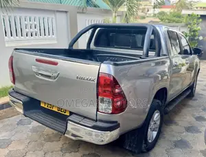Toyota Hilux 2017 Gray