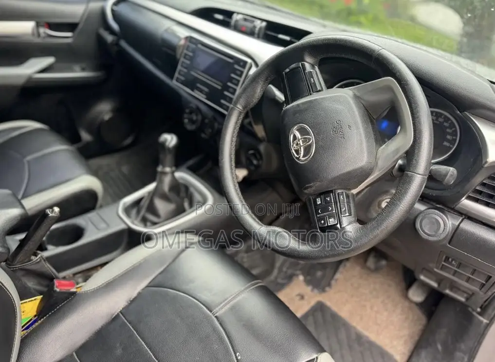 Toyota Hilux 2017 Gray