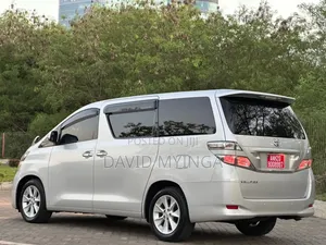 Toyota Vellfire 2009 Silver