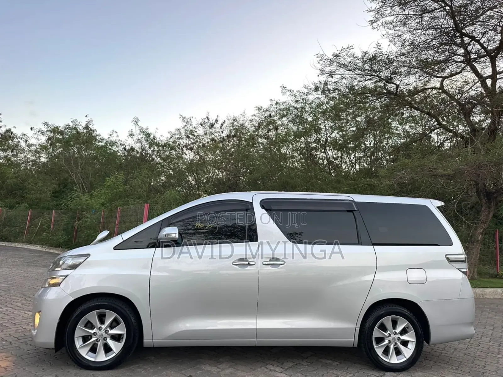 Toyota Vellfire 2009 Silver