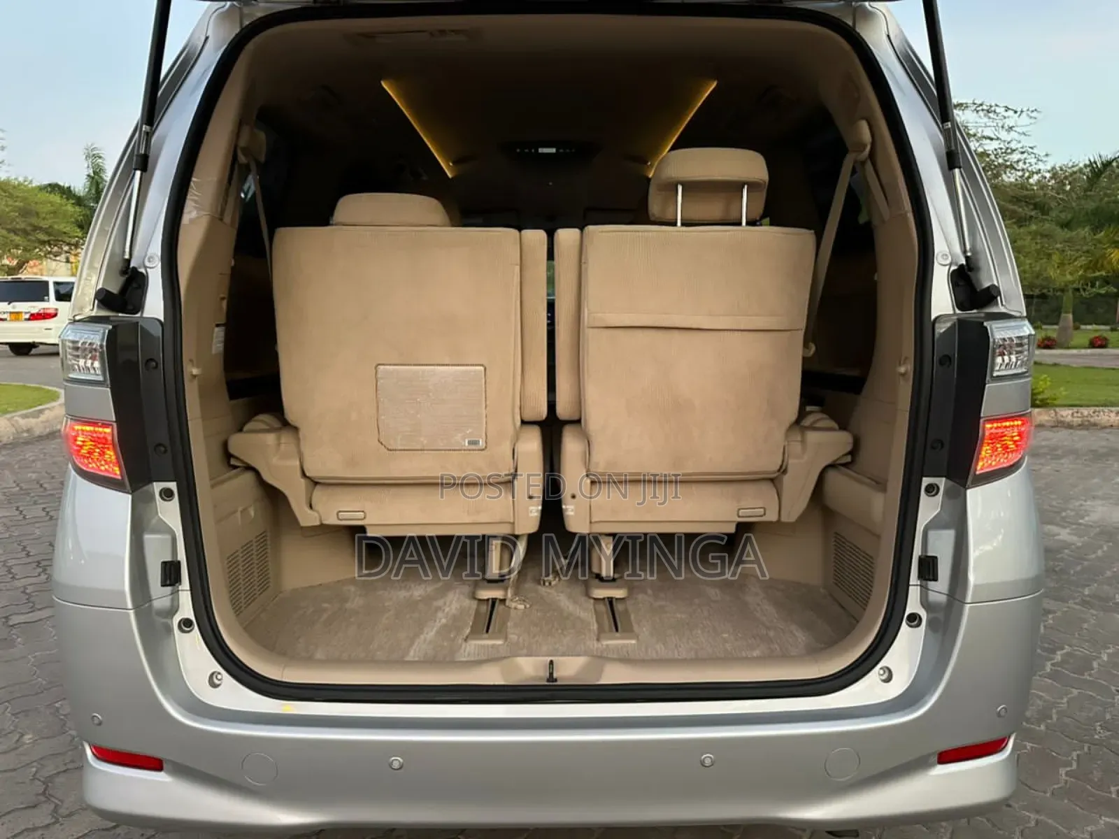 Toyota Vellfire 2009 Silver