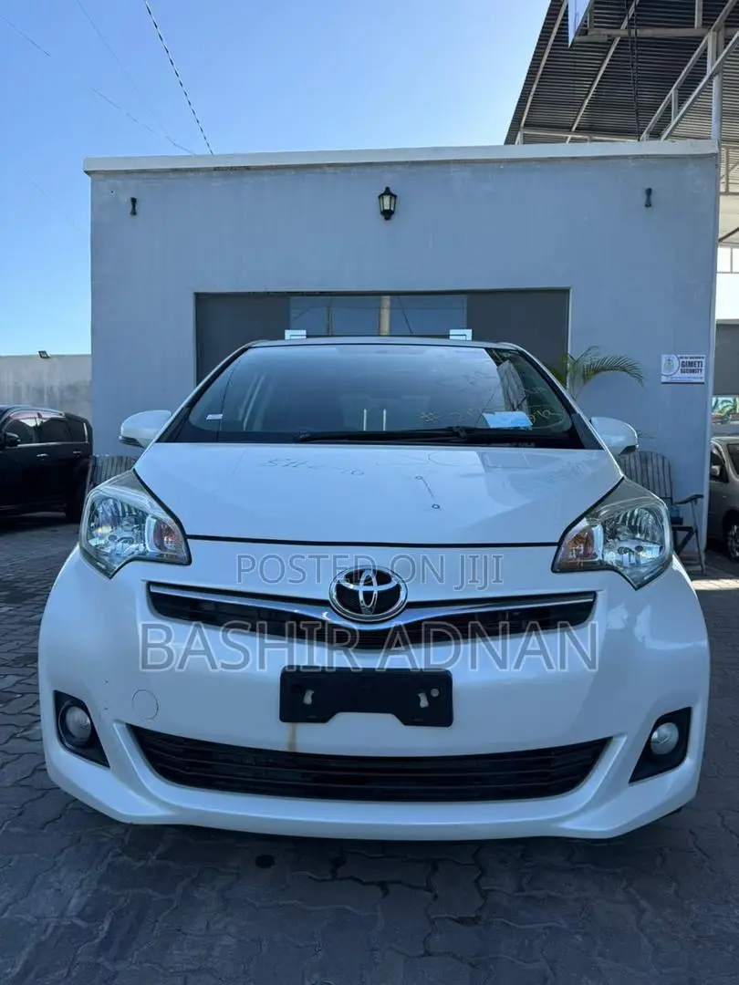 Toyota Ractis 1.5 FWD 2011 White