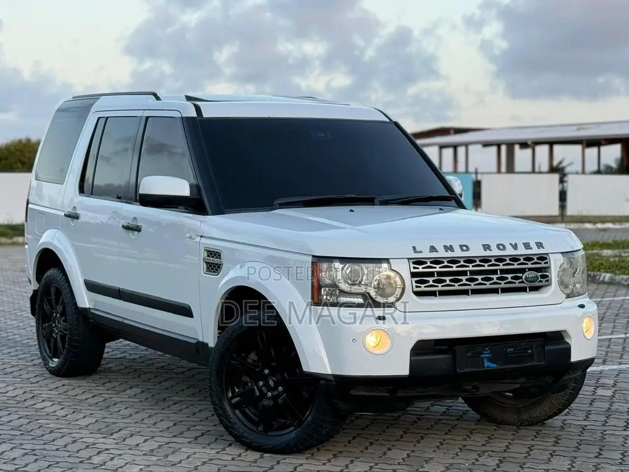 Land Rover Discovery 2011 White