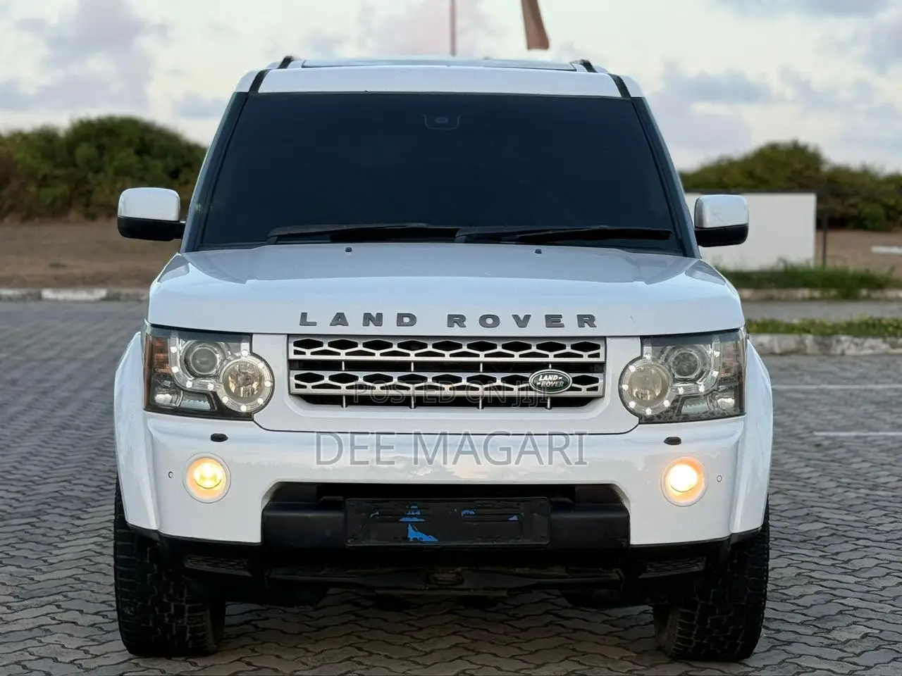 Land Rover Discovery 2011 White