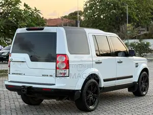 Land Rover Discovery 2011 White