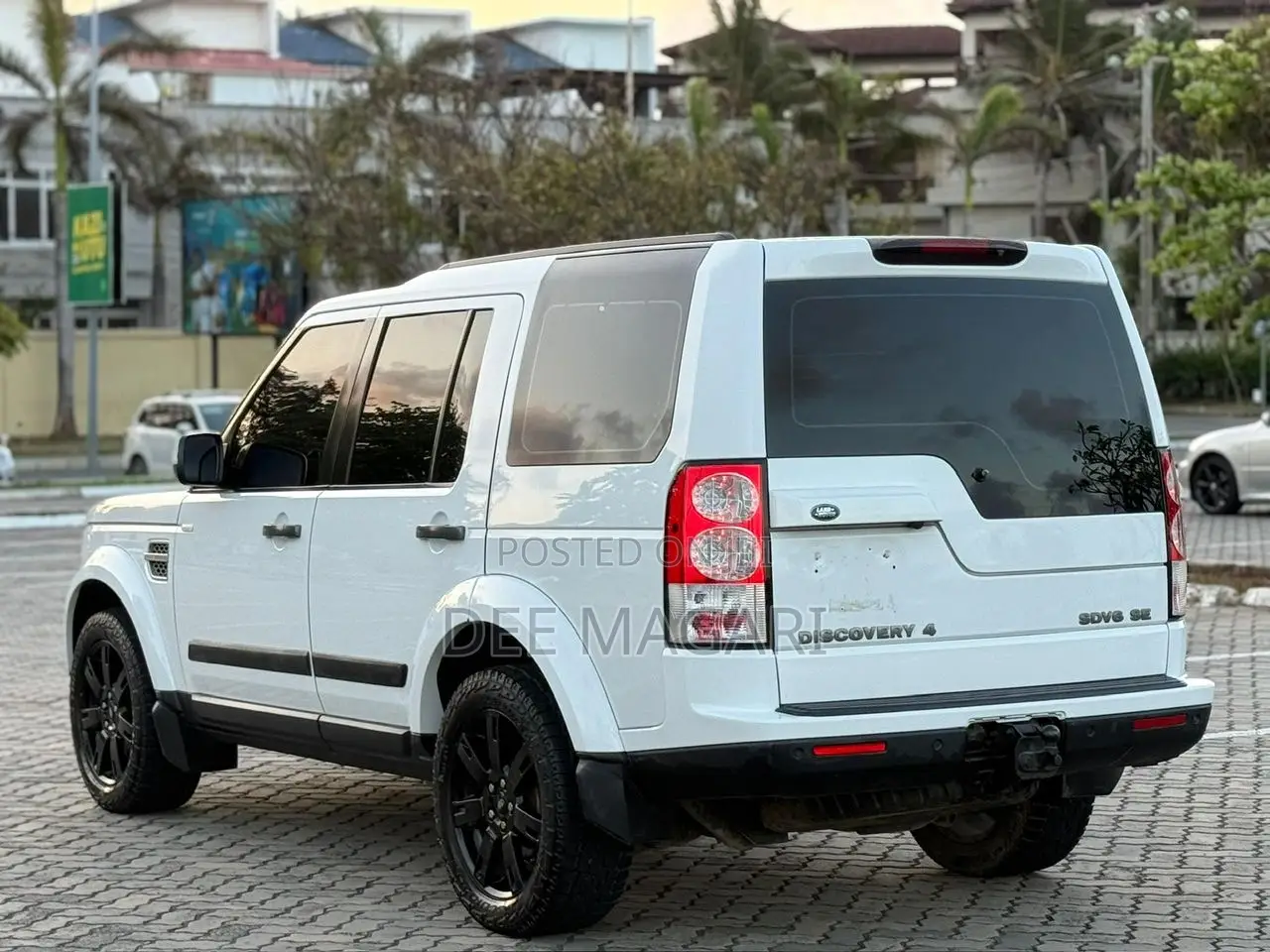 Land Rover Discovery 2011 White