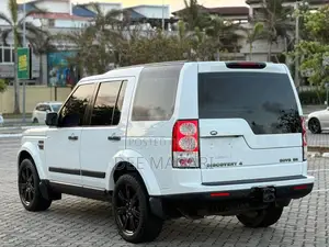 Land Rover Discovery 2011 White