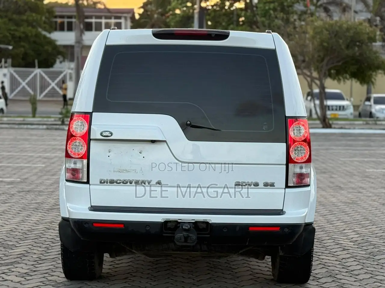 Land Rover Discovery 2011 White
