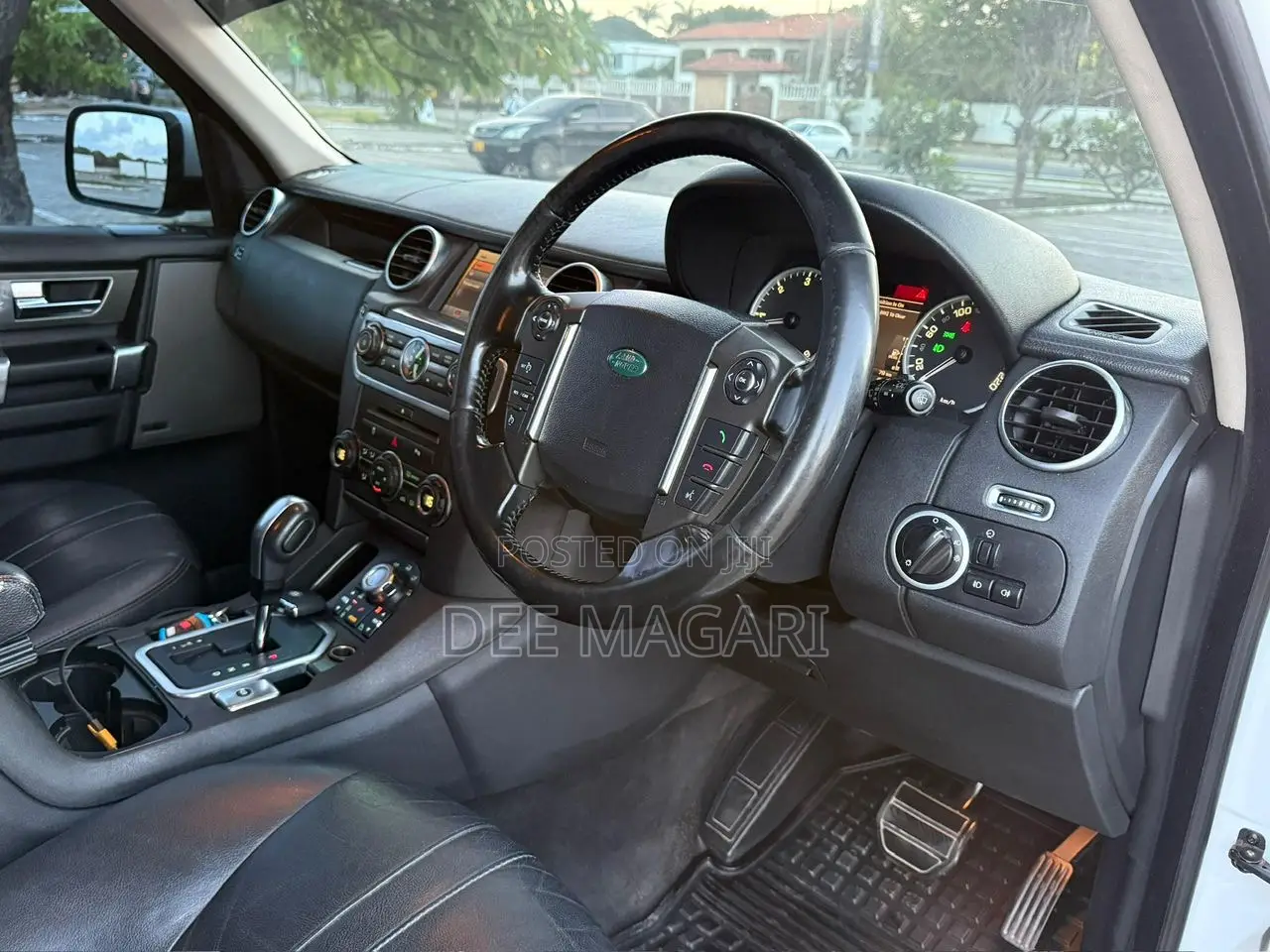 Land Rover Discovery 2011 White