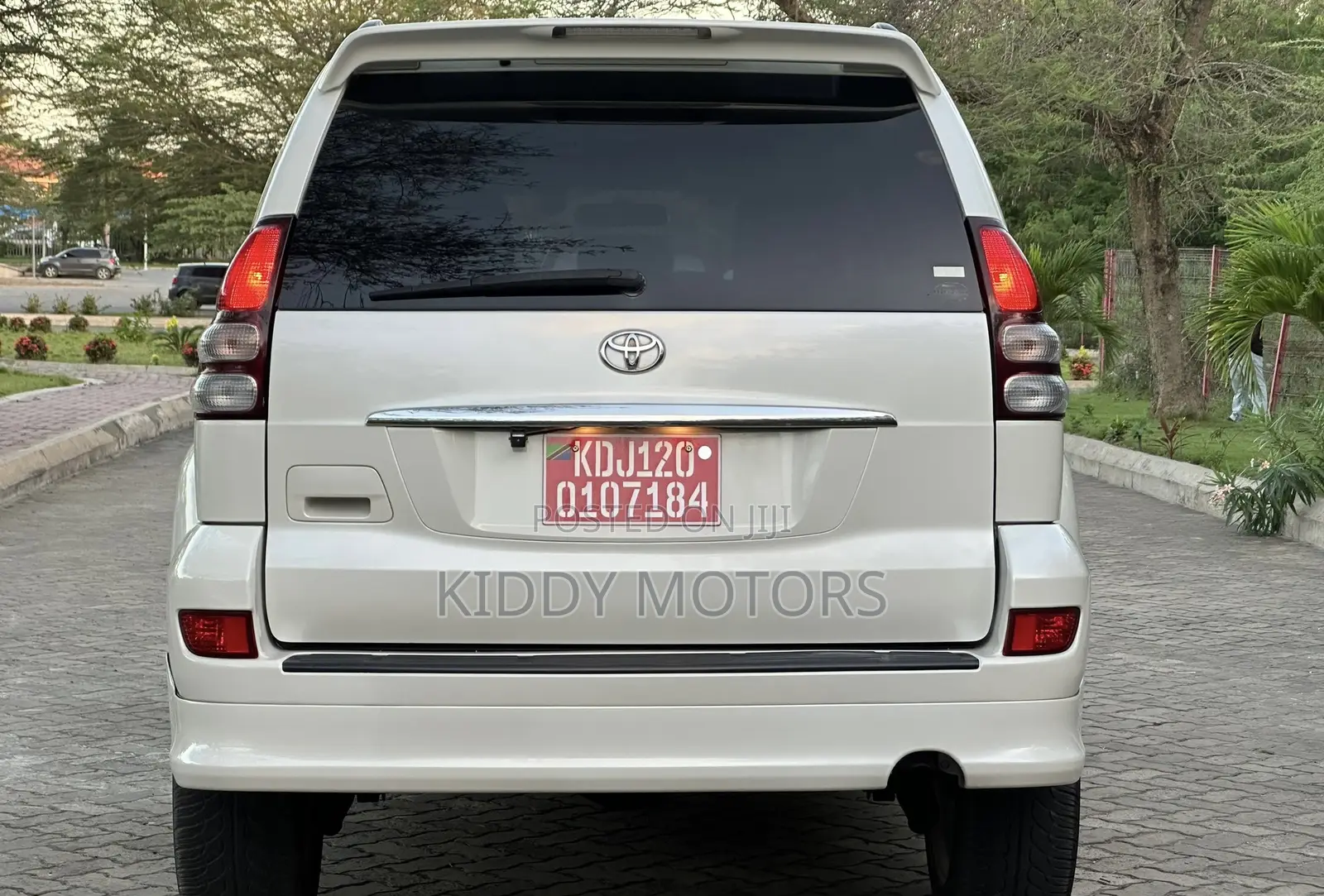 Toyota Land Cruiser Prado 2006 White