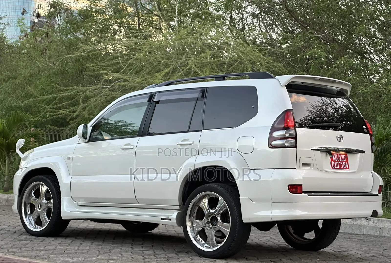 Toyota Land Cruiser Prado 2006 White