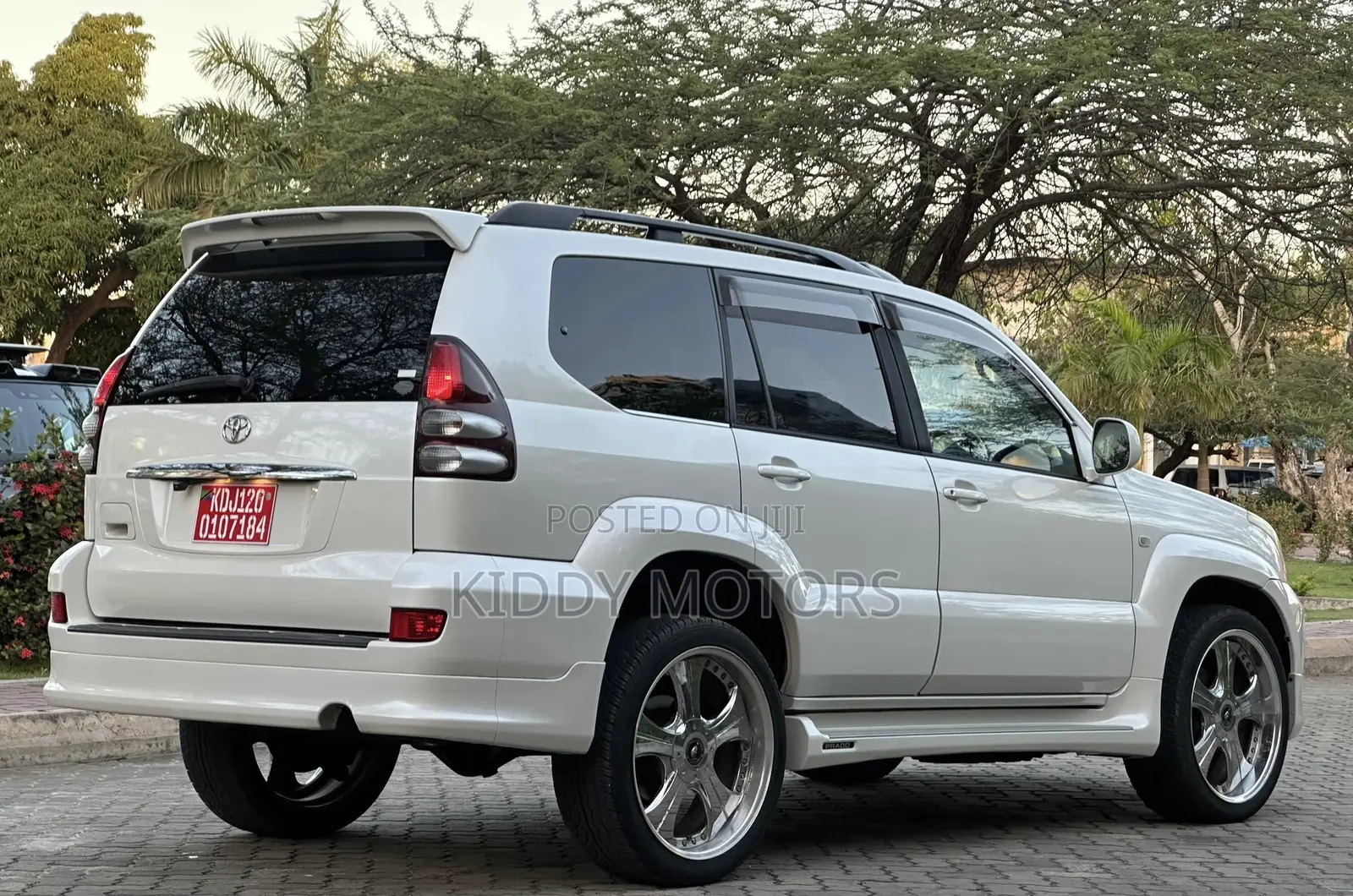 Toyota Land Cruiser Prado 2006 White