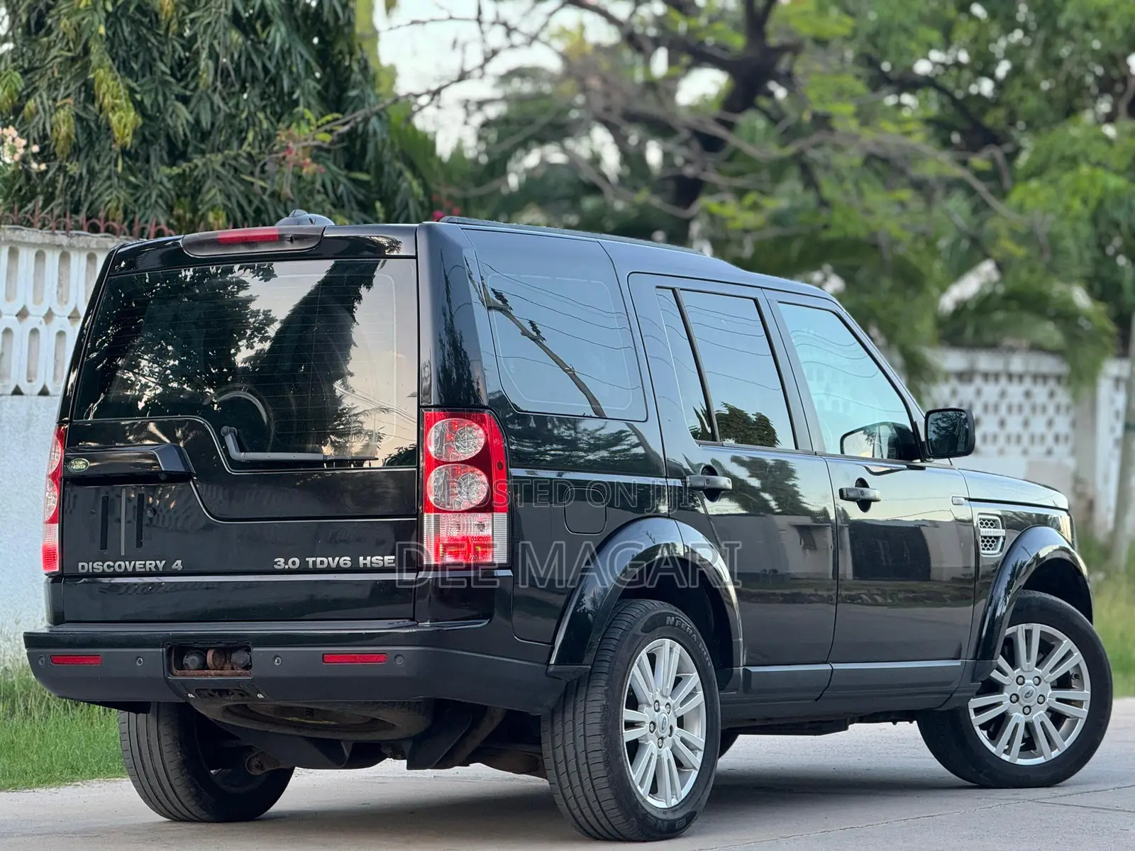 Land Rover Discovery 2010 Black