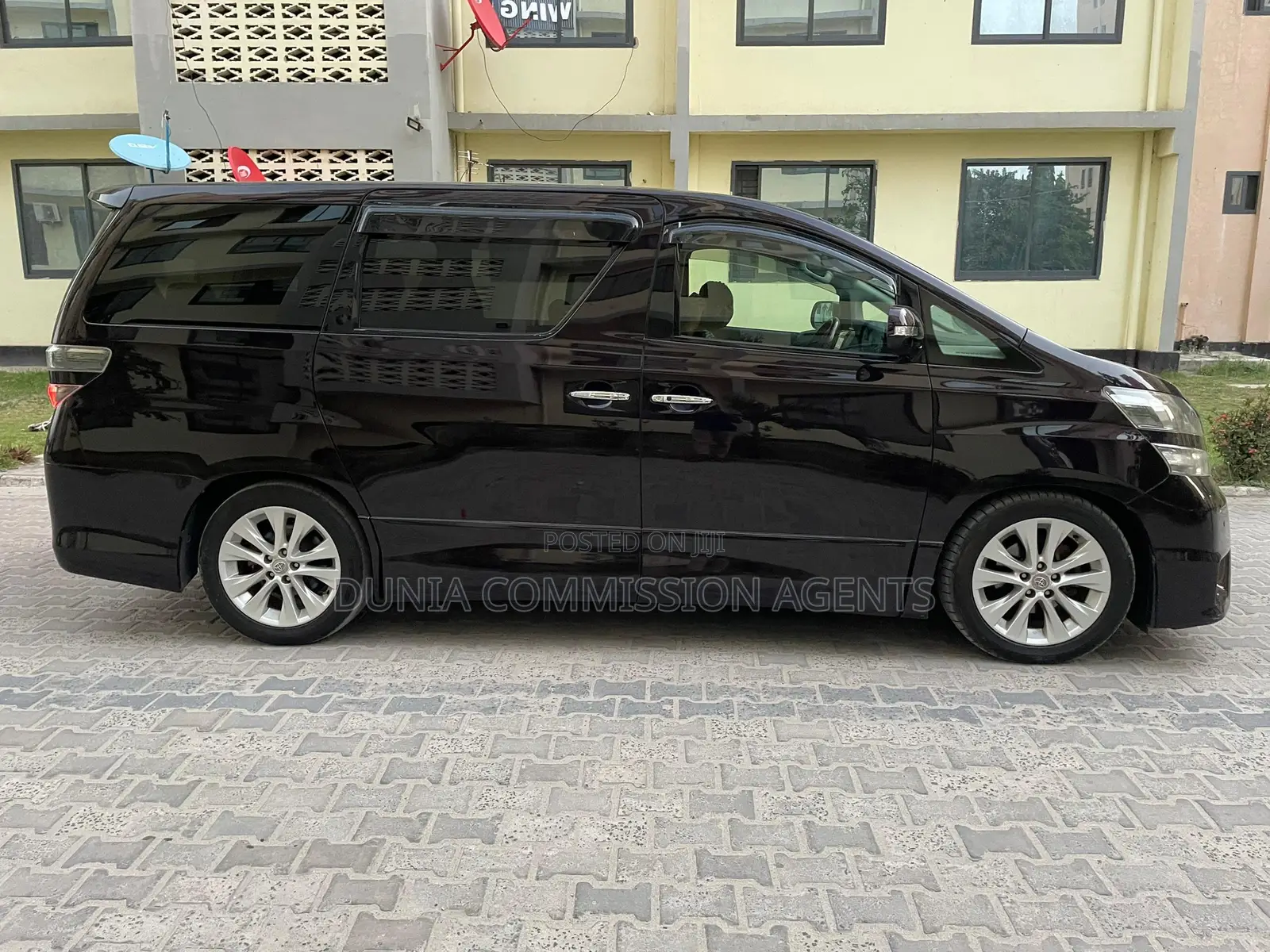 Toyota Vellfire 2009 Maroon
