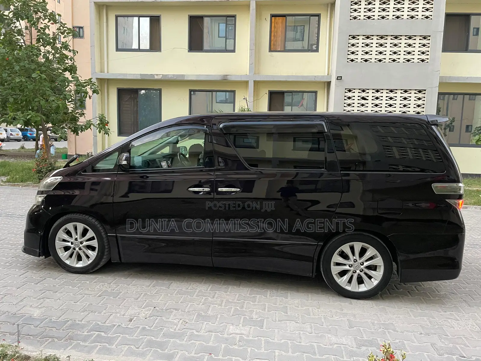 Toyota Vellfire 2009 Maroon