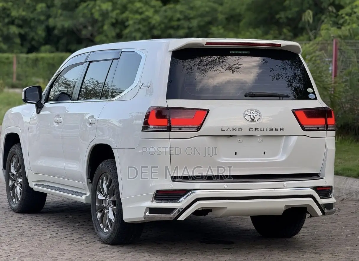 Toyota Land Cruiser 4.6 V8 ZX 2018 White