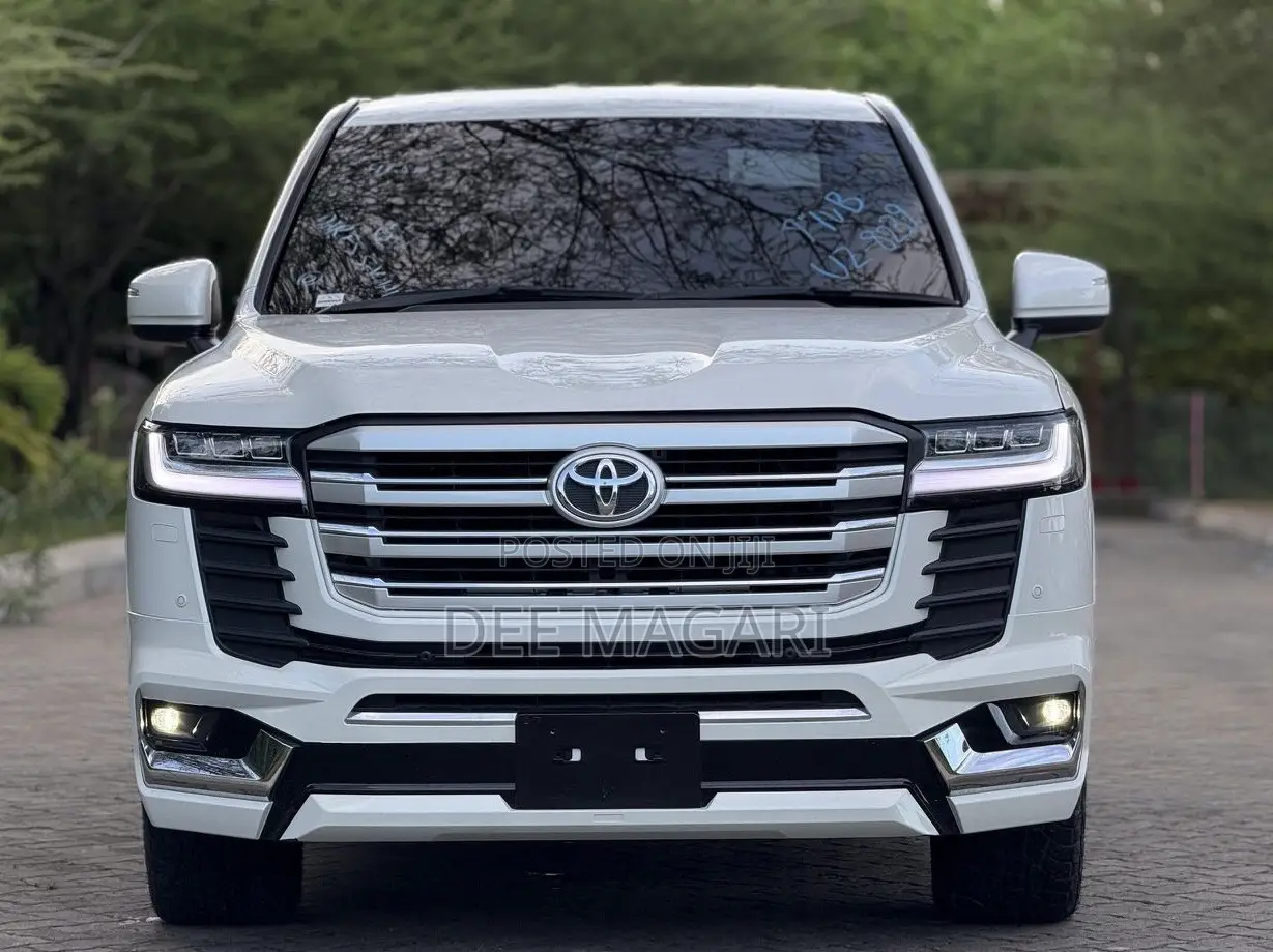 Toyota Land Cruiser 4.6 V8 ZX 2018 White
