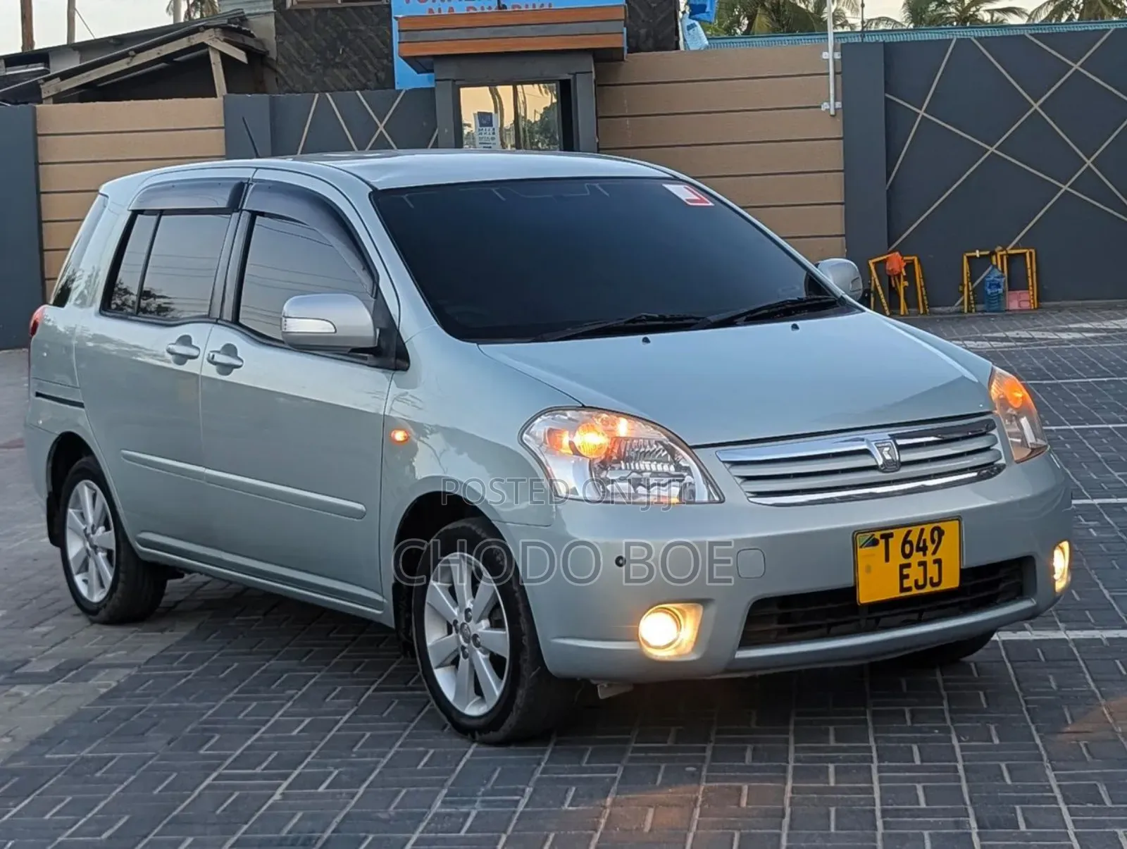 Toyota Raum 2005 Silver