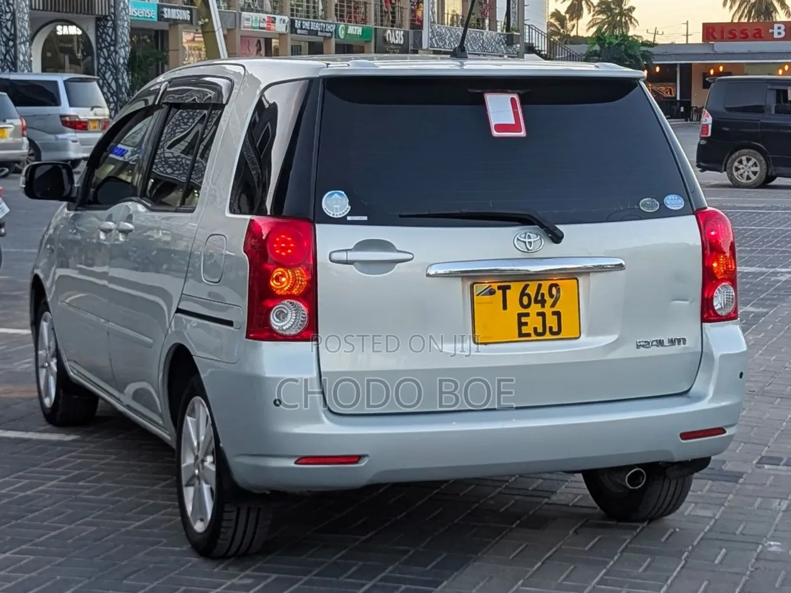 Toyota Raum 2005 Silver