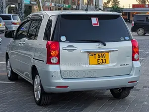 Toyota Raum 2005 Silver