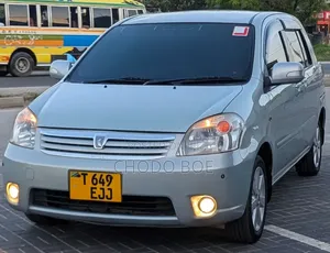 Toyota Raum 2005 Silver