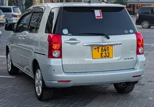 Toyota Raum 2005 Silver