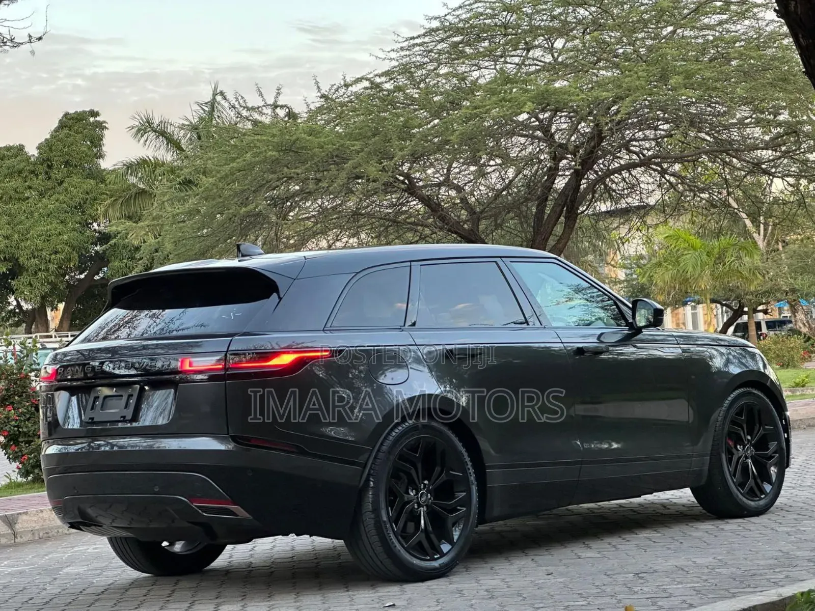 Land Rover Range Rover Velar 2024 Black