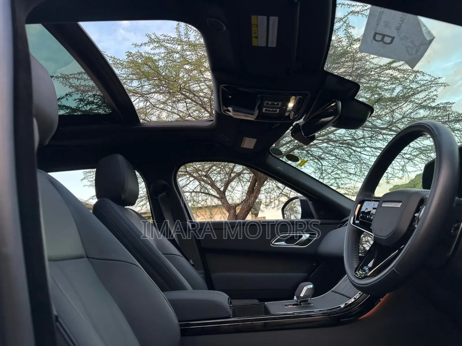 Land Rover Range Rover Velar 2024 Black