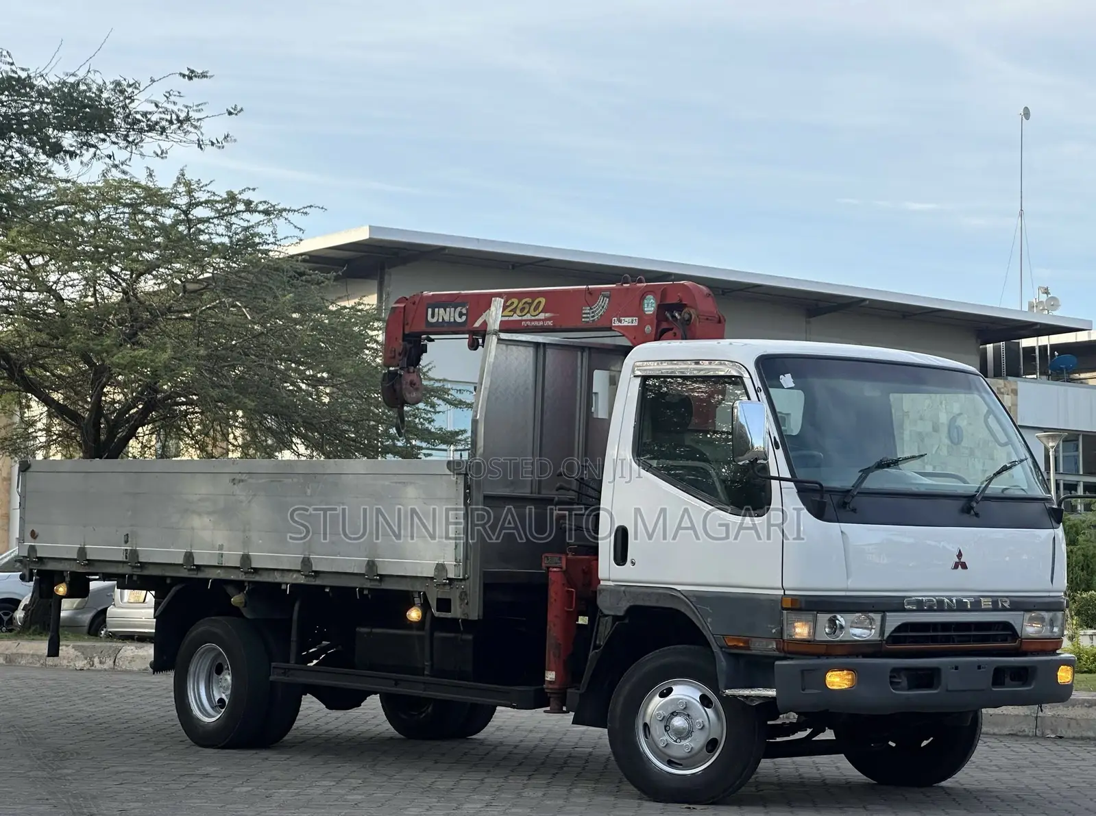 Mitsubish Canter-Crane