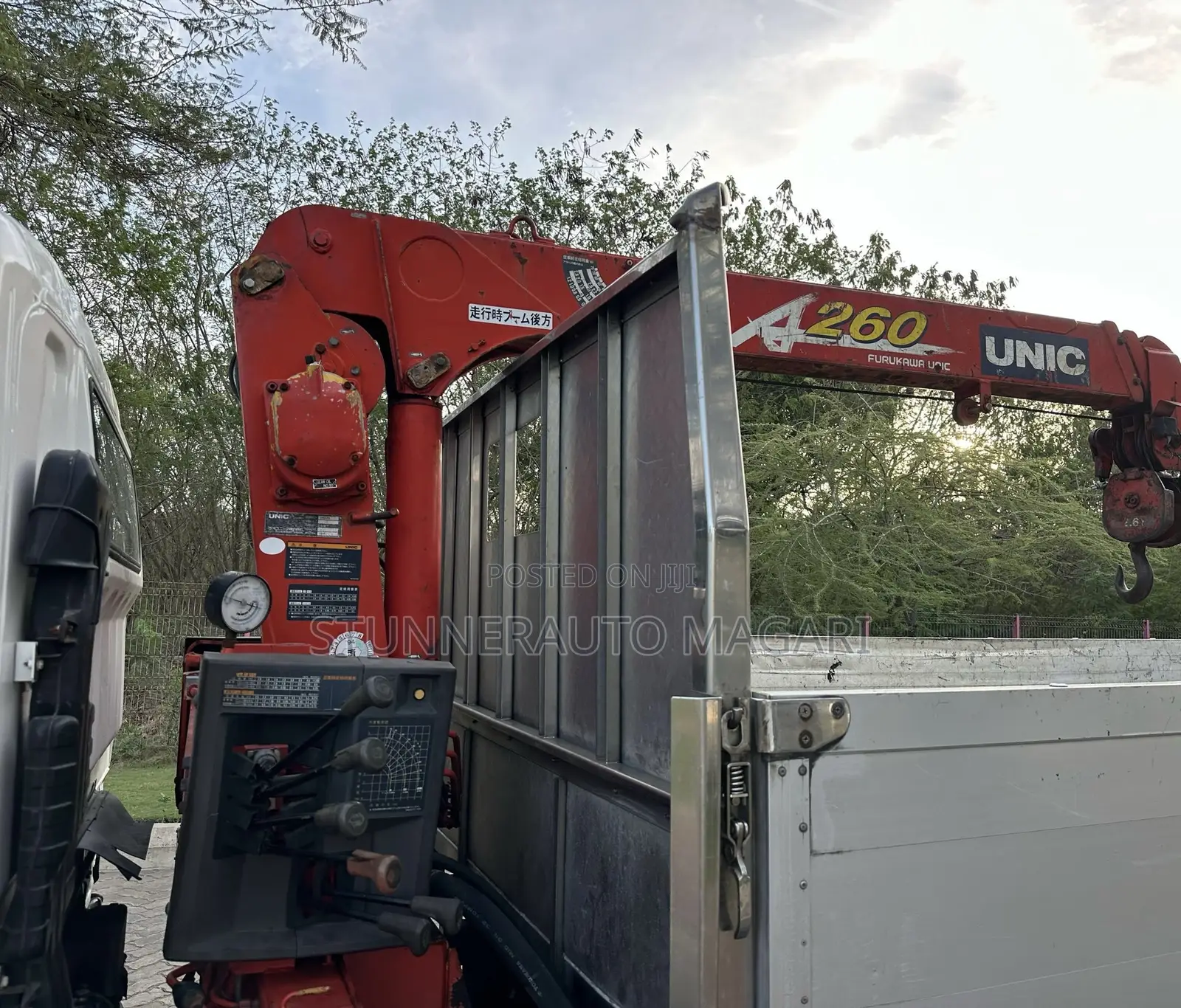 Mitsubish Canter-Crane