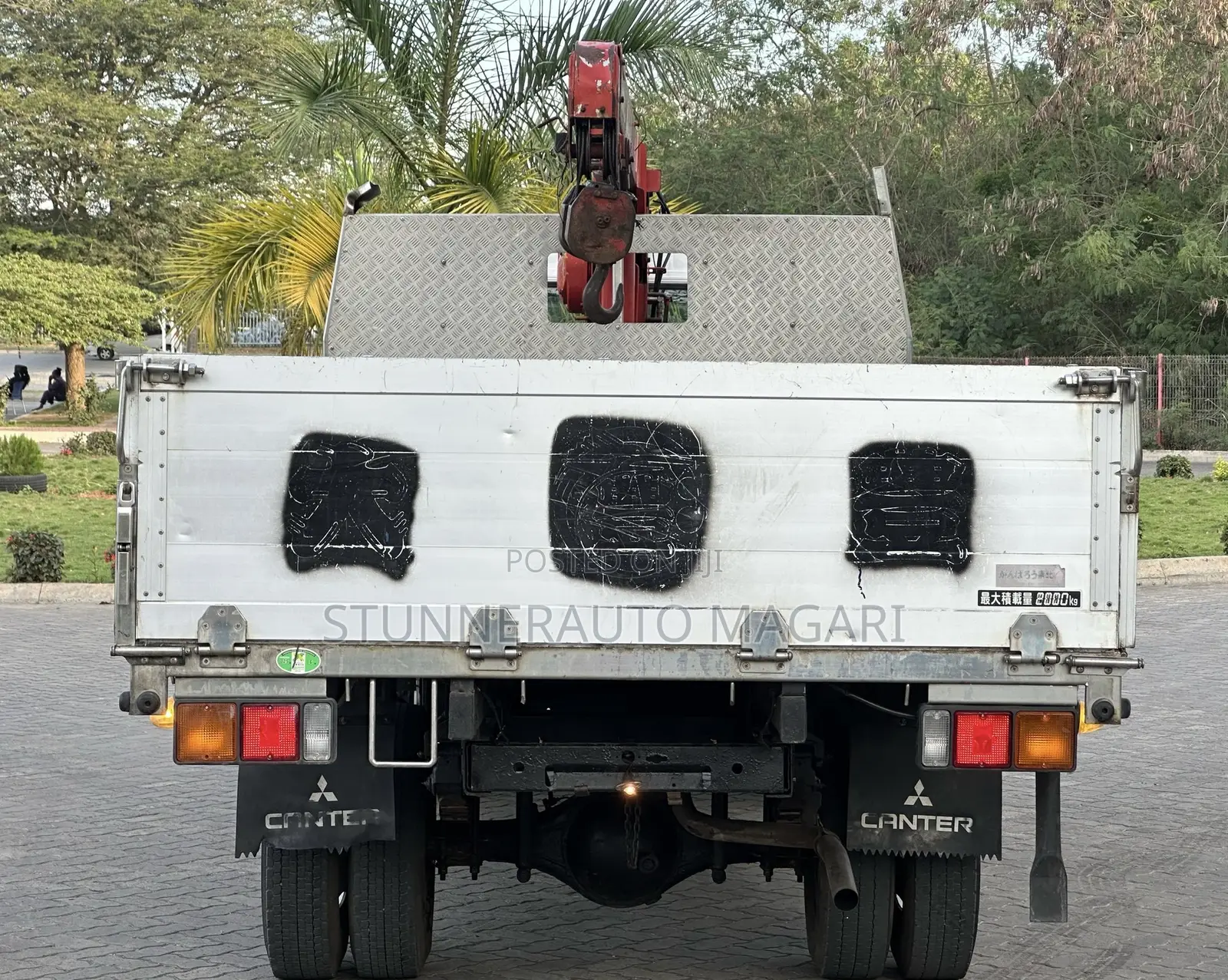 Mitsubish Canter-Crane