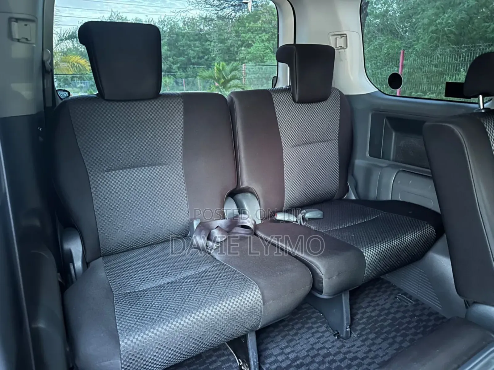 Toyota Noah 2.0 143hp AWD (8 Seater) 2008 Black