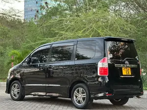 Toyota Noah 2.0 143hp AWD (8 Seater) 2008 Black