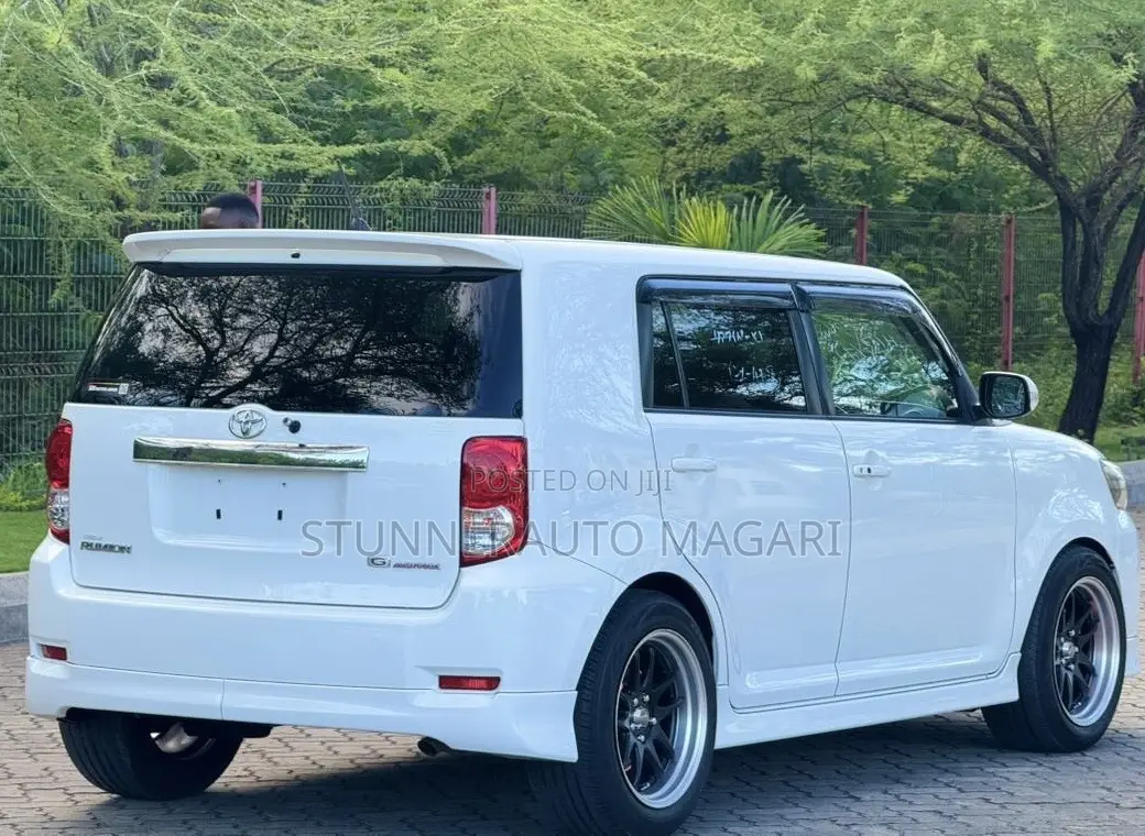 Toyota Corolla Rumion 2009 White
