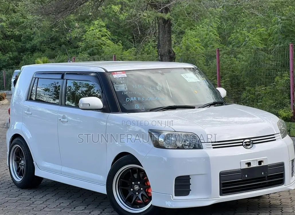 Toyota Corolla Rumion 2009 White