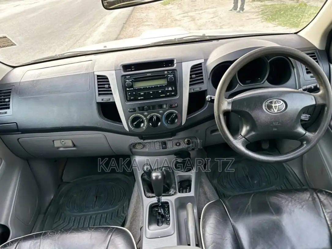Toyota Hilux 2009 Silver