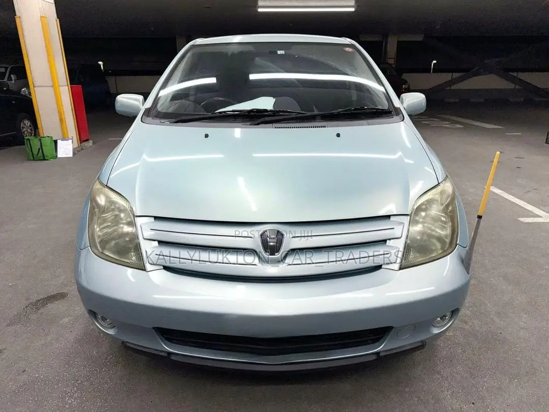 Toyota IST 2006 Silver