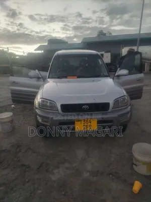 Toyota RAV4 Automatic 2003 White