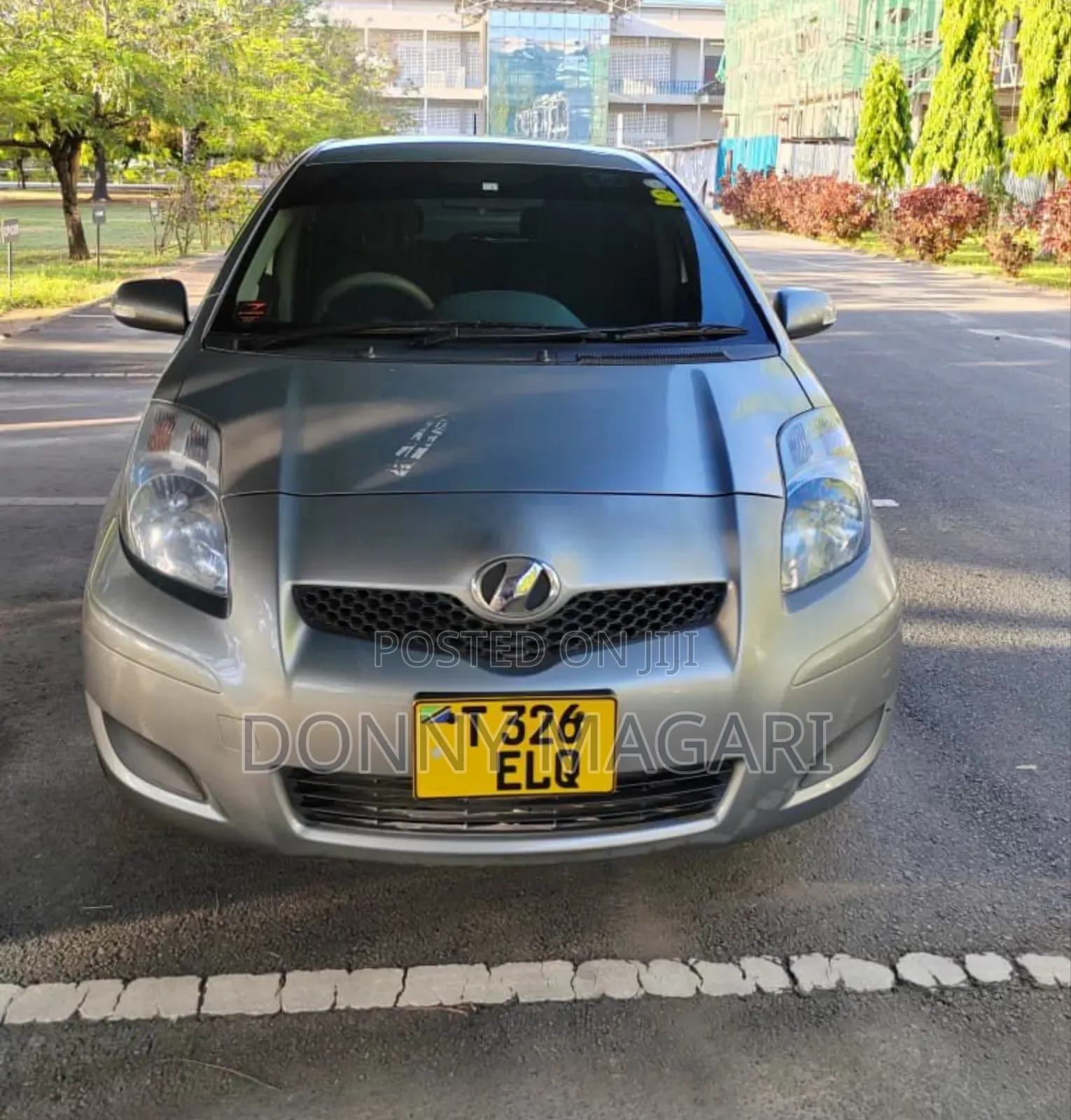 Toyota Vitz 2009 Silver