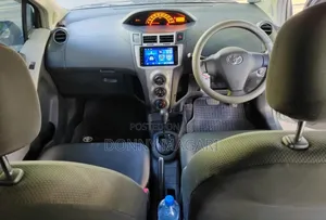 Toyota Vitz 2009 Silver