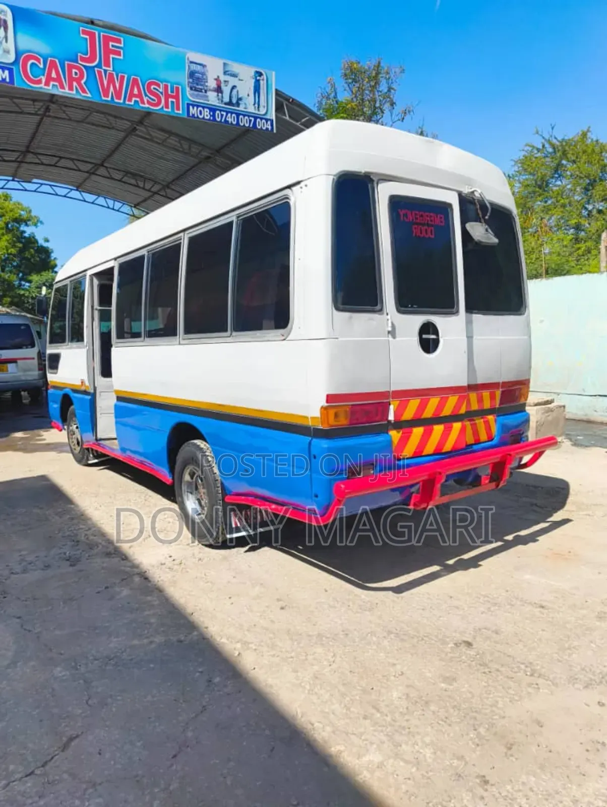 Mitsubishi Fuso Rosa 2000 White